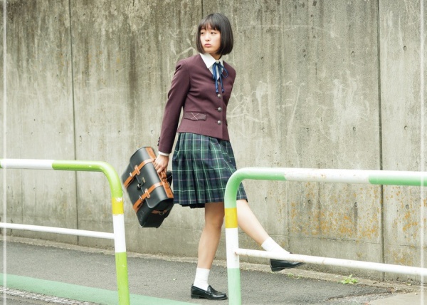大友花恋の制服姿